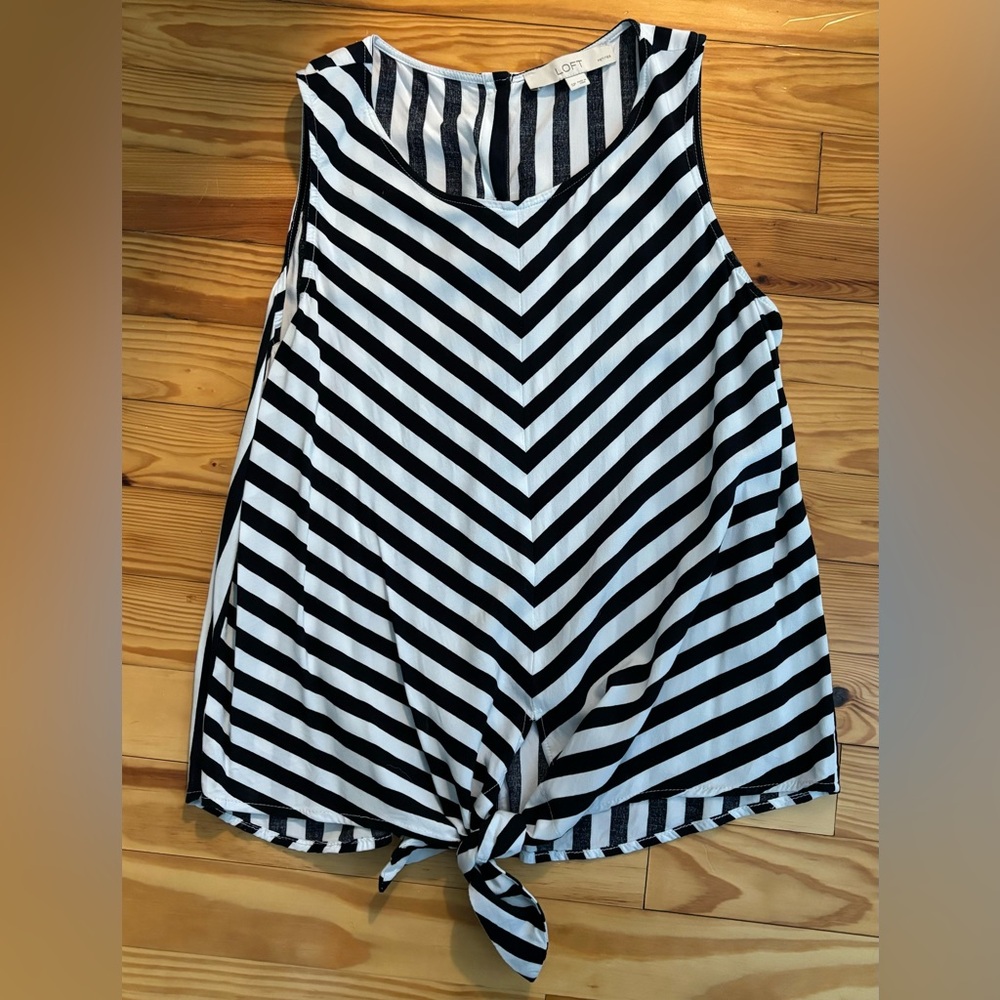 Loft Petite Sleeveless Blouse with tie at waist, size Small Petite.